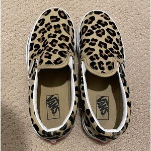 Lightly worn Vans leopard print size kids 2.5